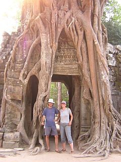 Lara and Indy in the temple of Preah Kahn