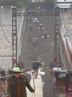 Loading/unloading cargo on the Yangtse