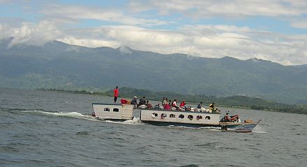 The ferries of the Poso lake