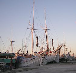  "Boogie-boats" in the Bugis harbour of Makassar