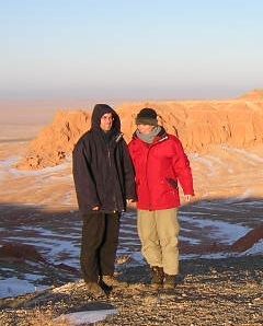 Cornelia and Fab in front of the flaming cliffs of Bayanzag